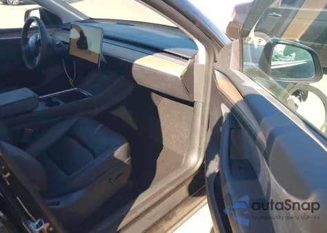 2023 Tesla Model Y Awd/Long Range Dual Motor All-Wheel Drive z USA, uszkodzony, nr VIN 7SAYGDEE3PA028171